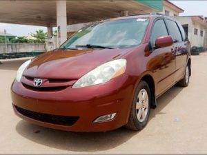 Accident Free 2006 Tokunbo Toyota Sienna